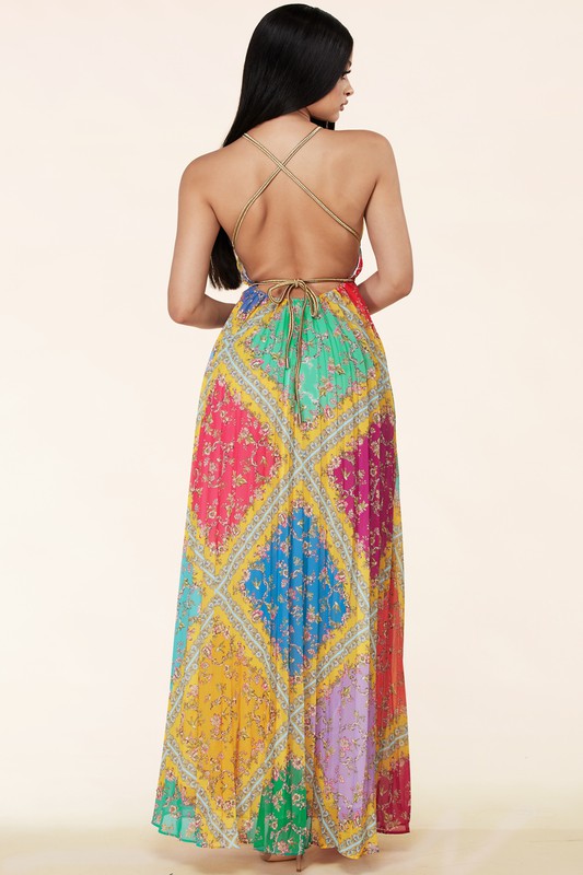 Vintage floral maxi dress with beautiful summery colors xy low-back.