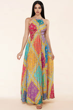 Load image into Gallery viewer, Vintage floral maxi dress with beautiful summery colors xy low-back.